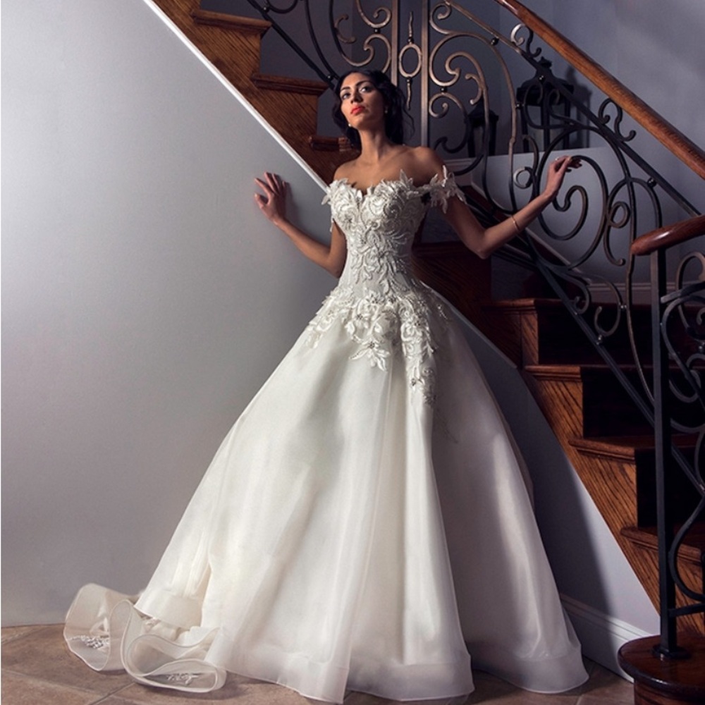 Elegant White Wedding Dress with dropped waist